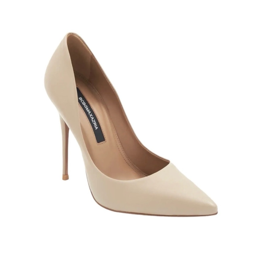 NWT BGBG Maxazria “Nova” pump in Taupe size 7.5